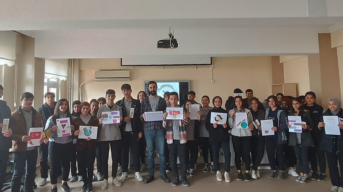 6 Şubat depremi yıl dönümünde Ankara'dan bizleri unutmayıp resimler gönderen değerli öğrencilere ve öğretmenlerine teşekkür ederiz. 